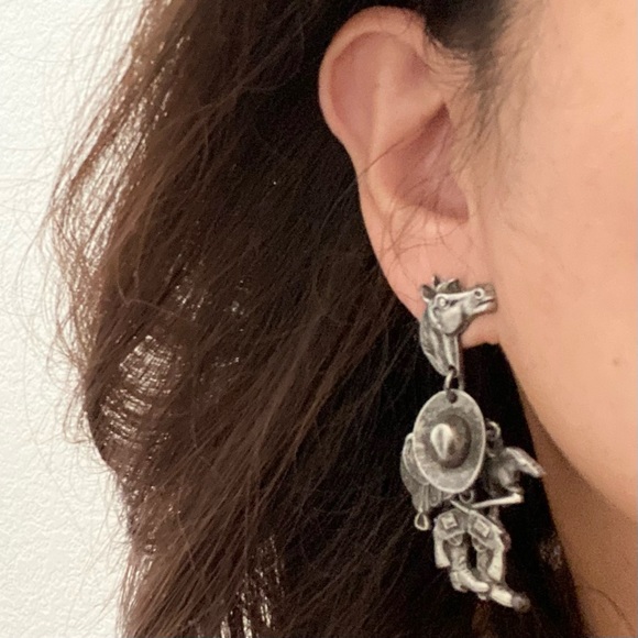 Unique Vintage Pewter Western Horse Saddle Cowboy Hat Boots Gun Charms Earrings - Picture 2 of 11